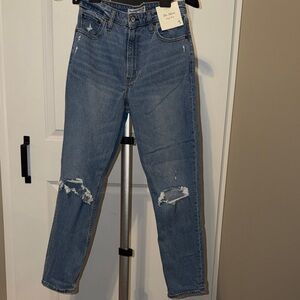 NWT Abercrombie “the mom” high rise jeans sz 27